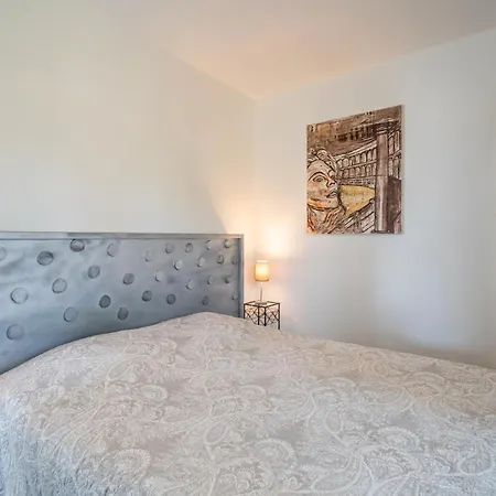 Piscine Privee Proche Plages Villa Montséret